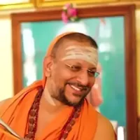 Swami Nochur (Ramanacharanatirtha) smiling at satsang